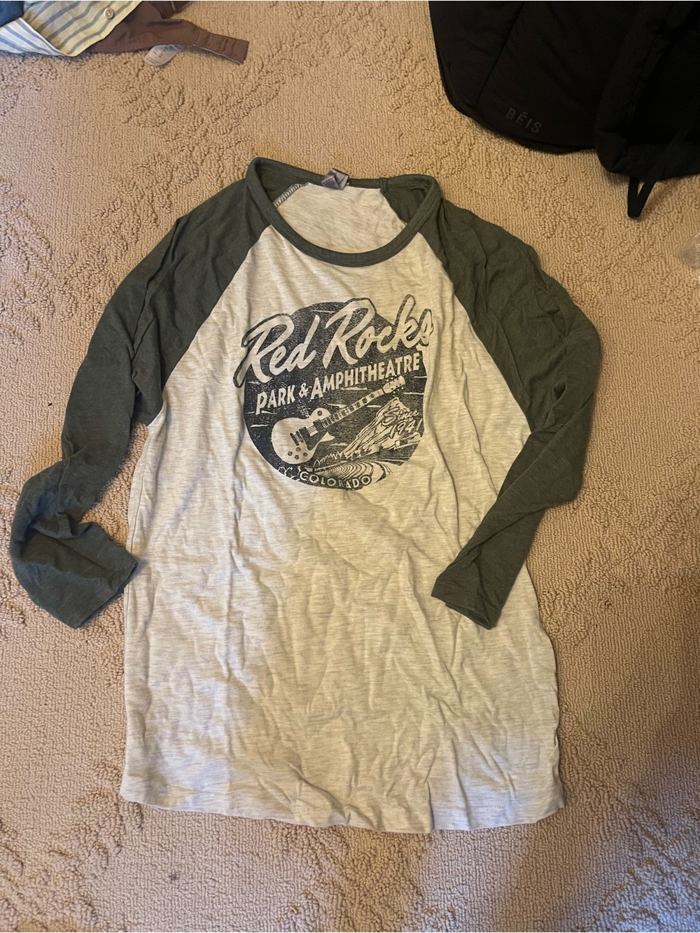 Red Rocks Raglan Baseball Tee - Grey Sleeves, Cream Body medium
